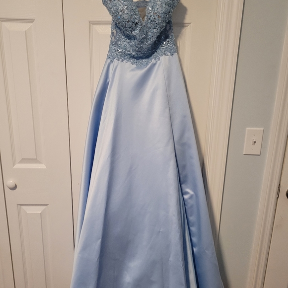 Prom Dress - Picture 3 of 3
